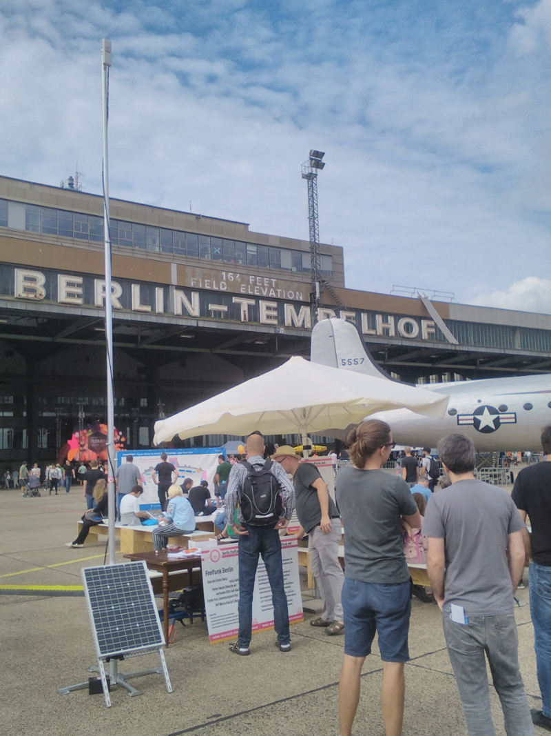 Mobiler Solarknoten auf dem Tempelhofer Feld